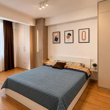 Modern With Free Parking *
