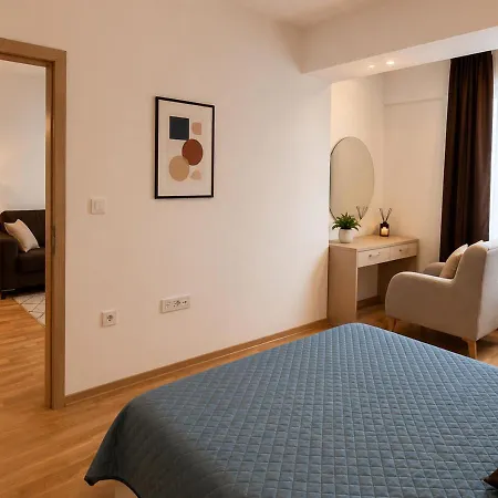 Modern With Free Parking *