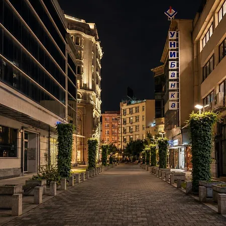 Modern With Free Parking *