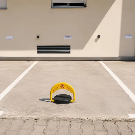 Апартаменты Modern With Free Parking Скопье